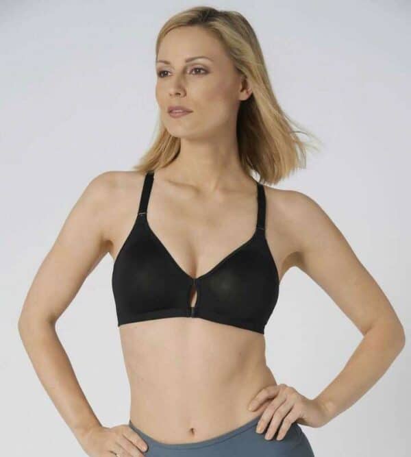 חזיית ספורט וכושר טריומף עם סגר קדמי מומלצת לאחר ניתוחי חזה